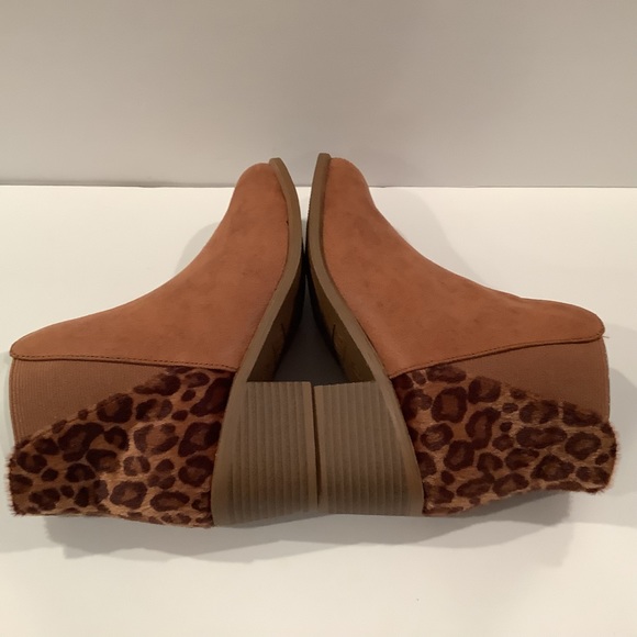 NWT Girl’s Paste Chestnut Color Ankle Boots. Size 3M. - Picture 8 of 13